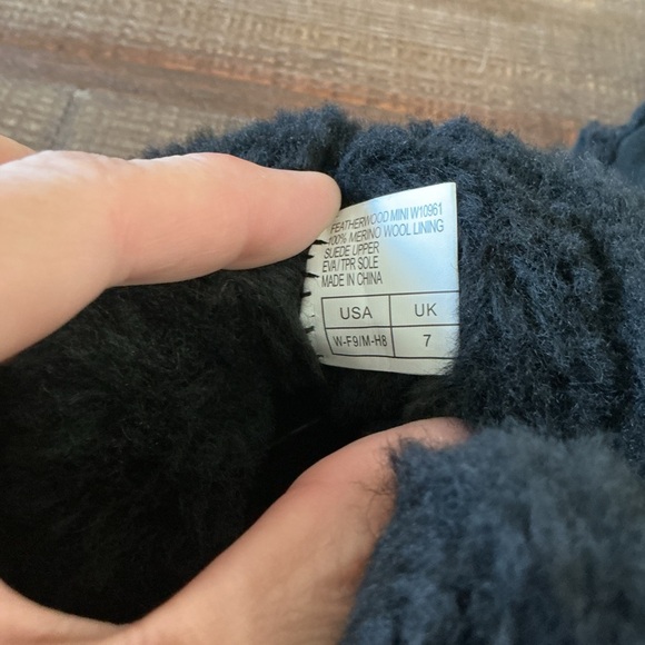 Emu Australia Featherwood Mini Wool Suede Bootie Black Size 9 Women - Picture 7 of 9